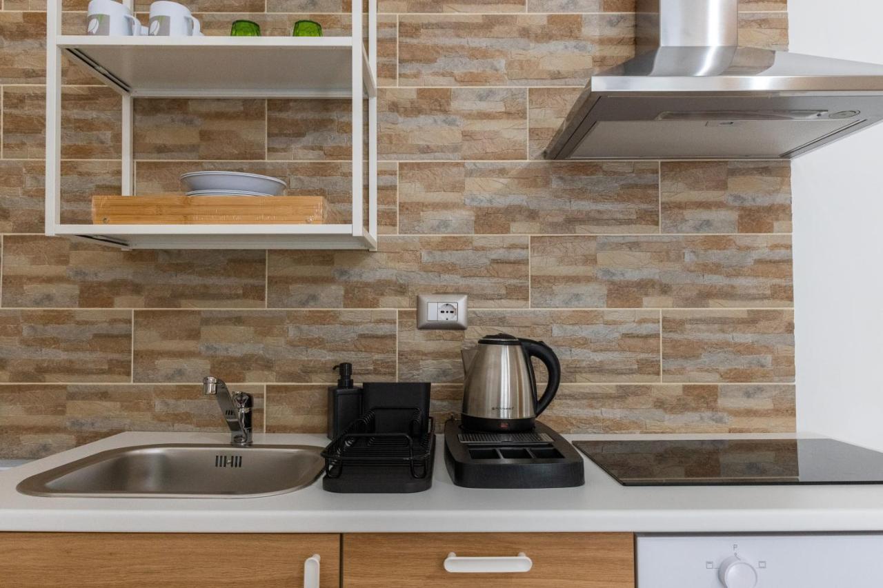 Lovely Rooms - Guest House Suites Триджано Экстерьер фото