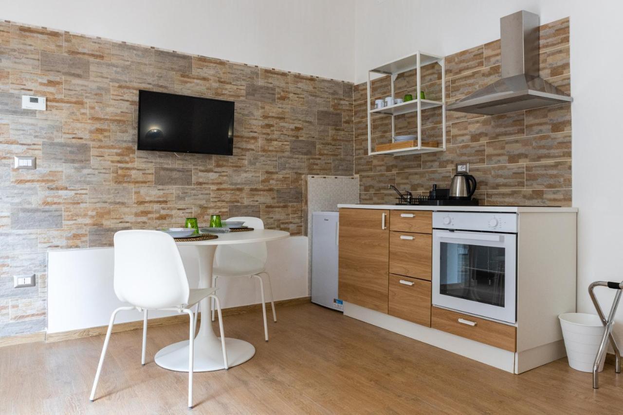 Lovely Rooms - Guest House Suites Триджано Экстерьер фото