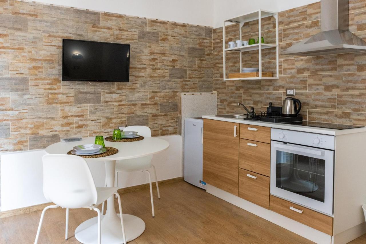 Lovely Rooms - Guest House Suites Триджано Экстерьер фото